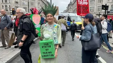 Thousands Protesters Assemble in Heart of London to Denounce President Trump's Return Diplomatic Journey